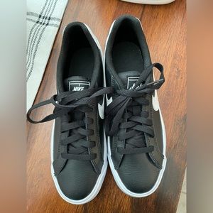 Women’s Nike Court Royale AC Black/White